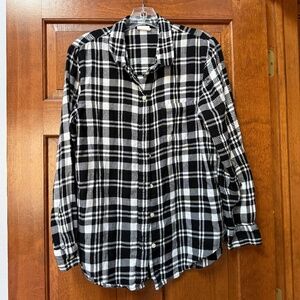 GAP Girl's Long Sleeve Black and White Button Down